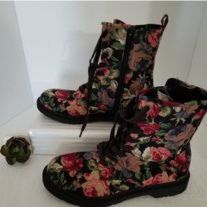 Target MOSSIMO Floral Boots 8.5 💖